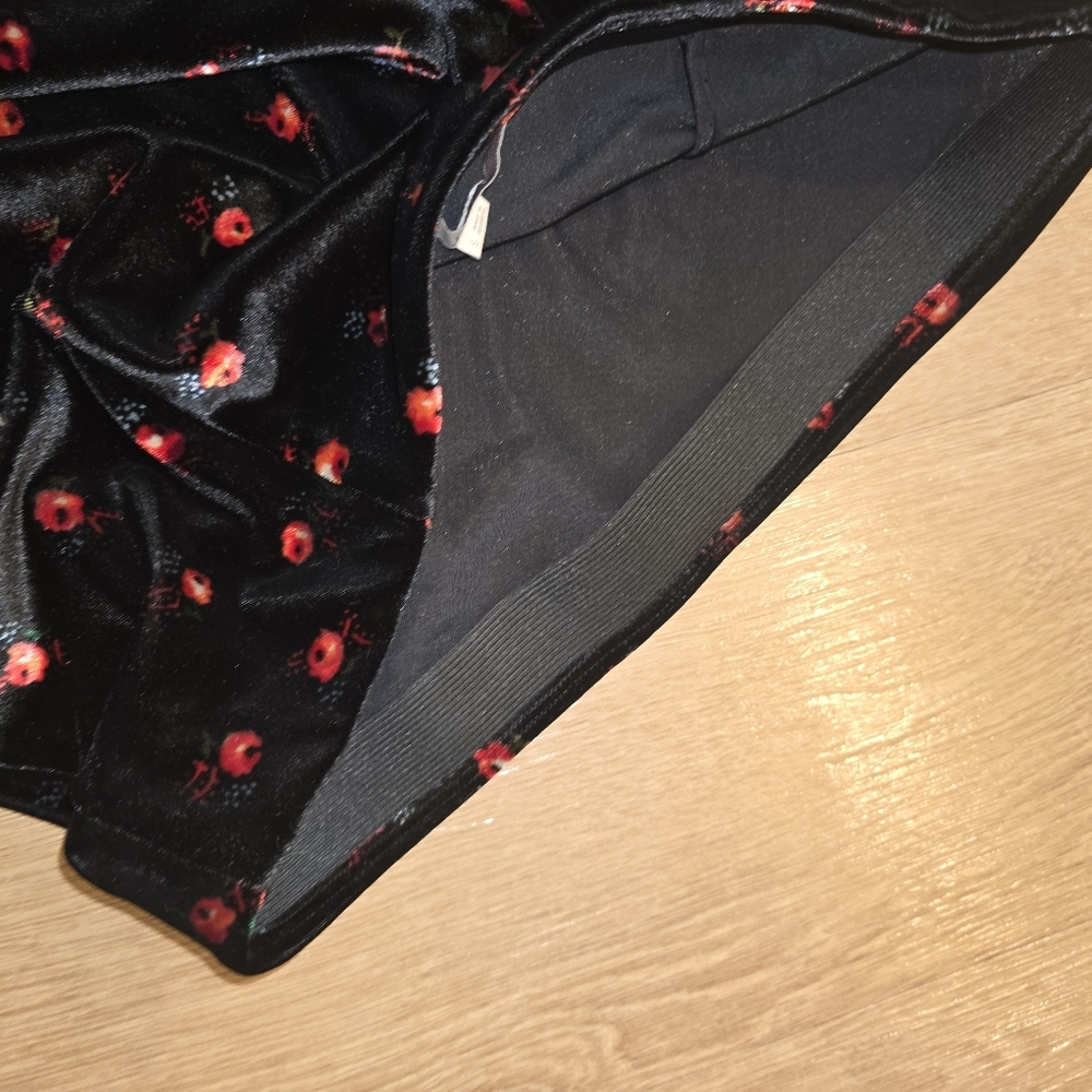 LOFT Black Velvet Skirt with Red Floral Pattern, Midi, A Line, Womens S - Picture 8 of 9